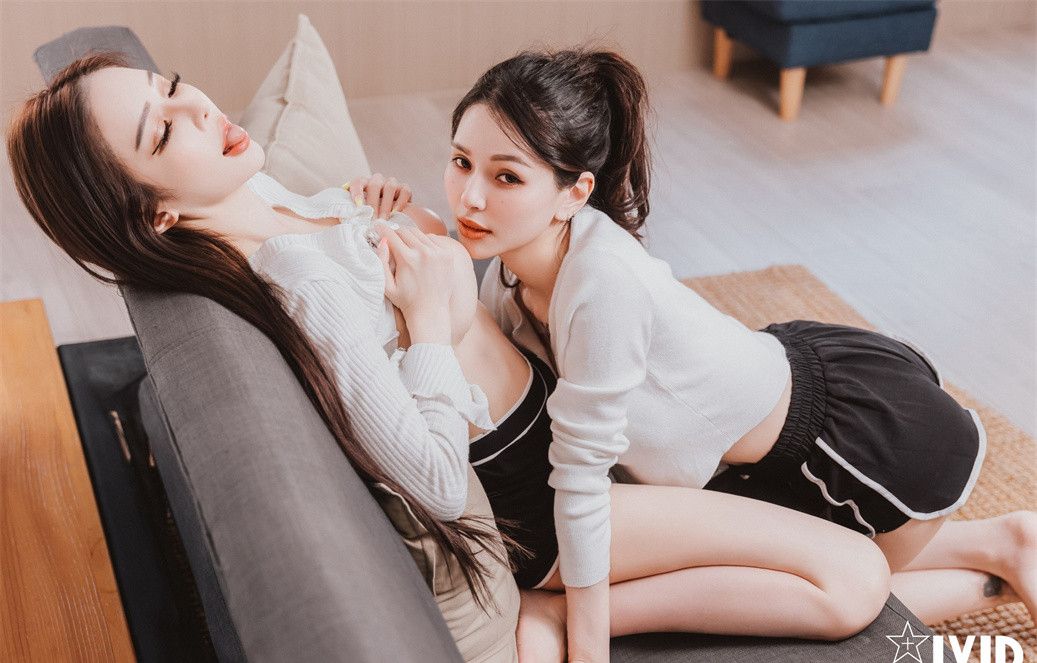 绝美巨乳『雲嫣』x超正豪乳『榕榕』极品诱惑 超辣女友争先吸精 彻底将我榨干