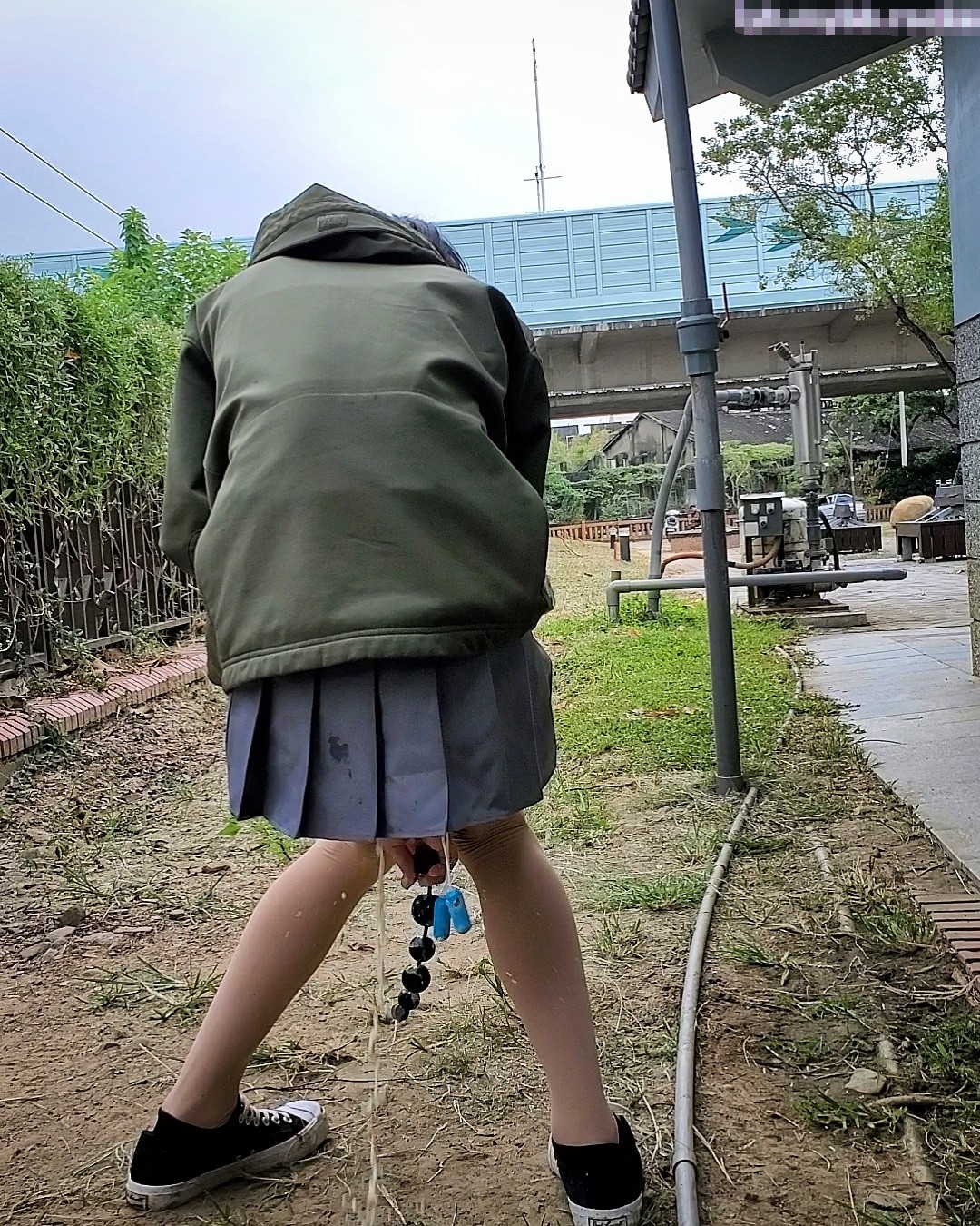 新奇刺激小闷骚型小可爱,当街浣肠潮喷露出,调教肛塞尾巴束缚,跳蛋控制潮吹漏尿 高潮颤挛抽搐