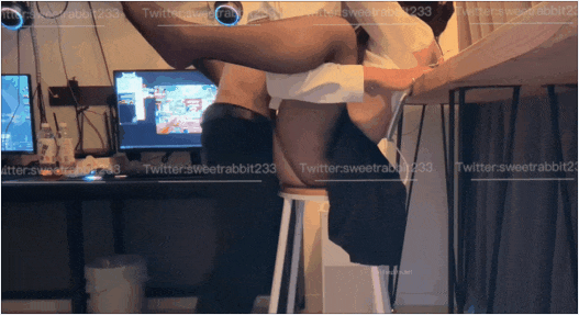 双马尾清纯少女『软萌兔兔酱』最新剧情《陪玩的失身日记》忘穿内裤发现后下药迷操