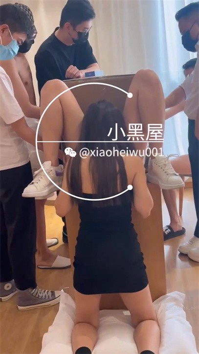 青春京都女孩放在纸箱里 被各种玩弄真刺激