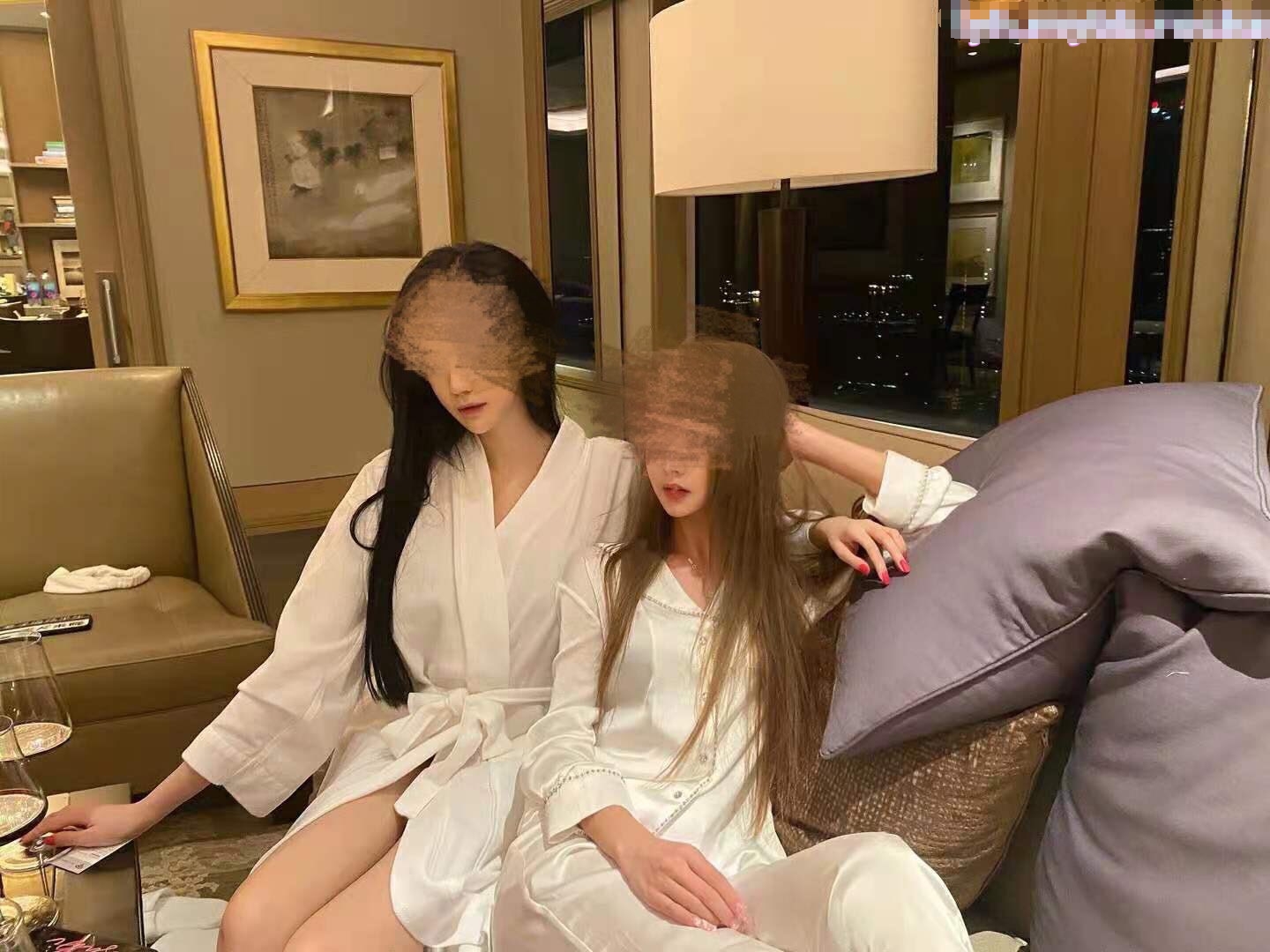 女友和她双胞胎的妹妹 高颜值姐妹花同时上位，黑丝欲姐与青纯萝莉喜欢哪一个告诉我