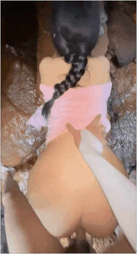 和姐姐朋友户外野炊 拉姐姐到山洞连射两次