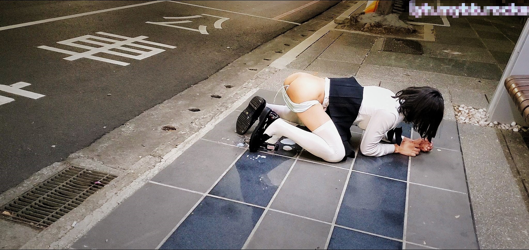 新奇刺激小闷骚型小可爱,当街浣肠潮喷露出,调教肛塞尾巴束缚,跳蛋控制潮吹漏尿 高潮颤挛抽搐