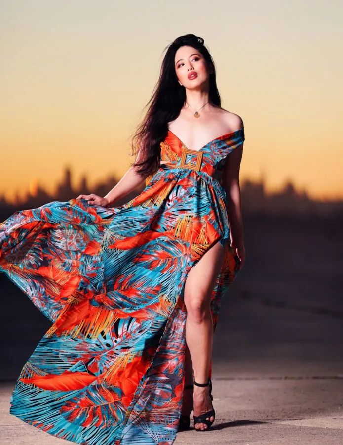 台裔选美小姐乌克兰清凉劳军