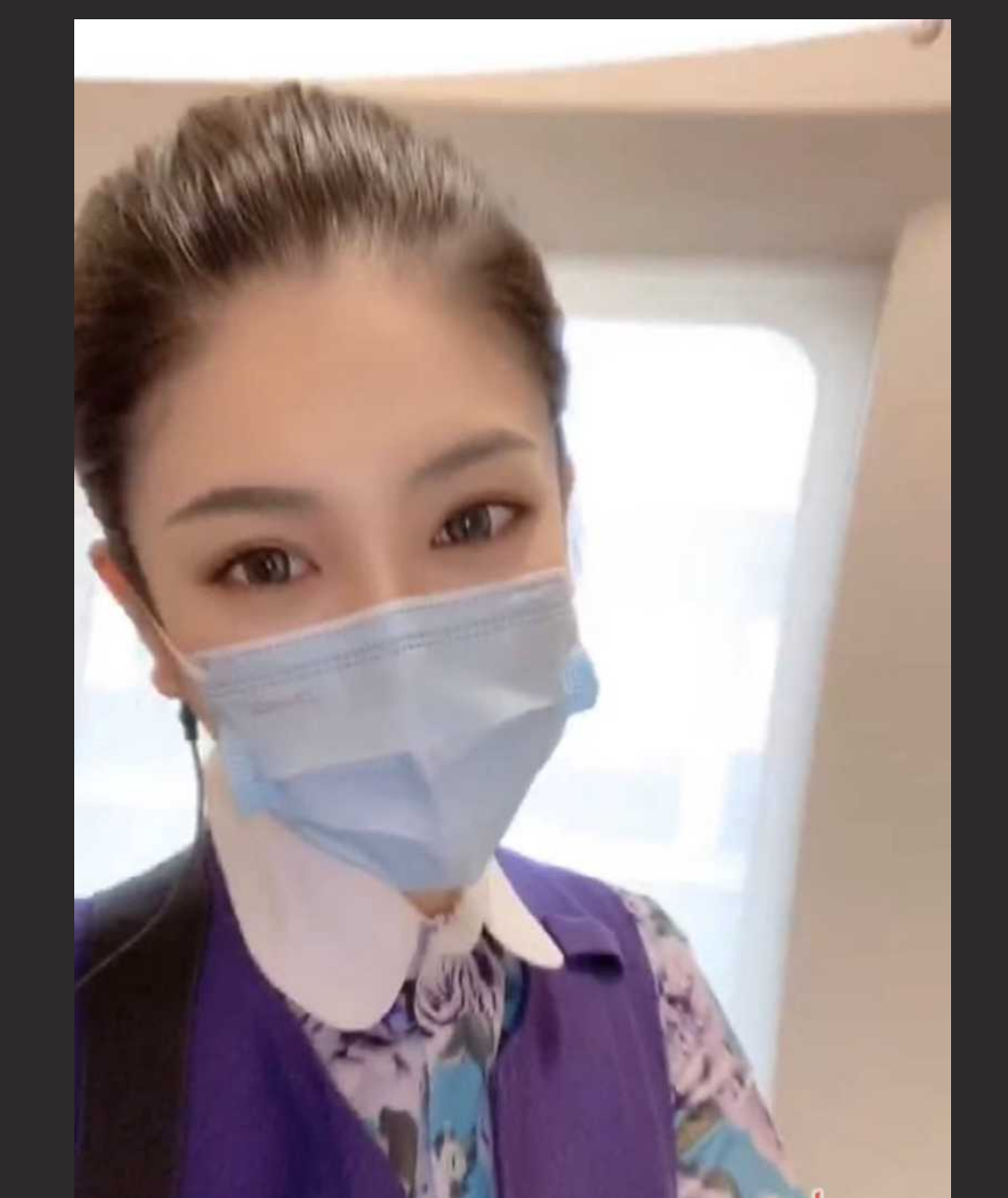 淄博高颜值高铁乘务员【梁靖】途中跟陌生男子约炮 半路在济南下车直接开房大玩野炮