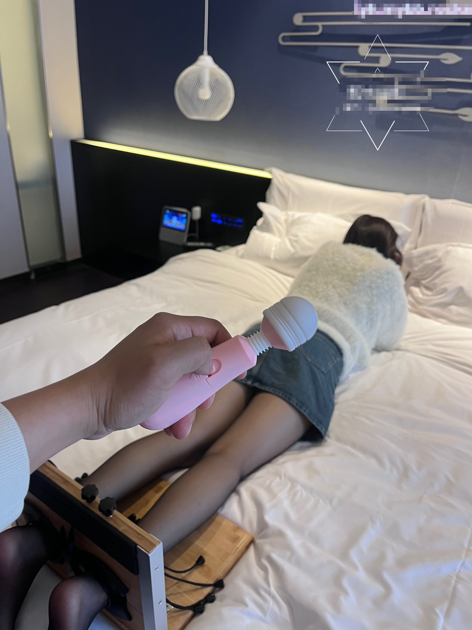 衣服还没脱完被后入一边打屁股一边辱骂用力操，太舒服了