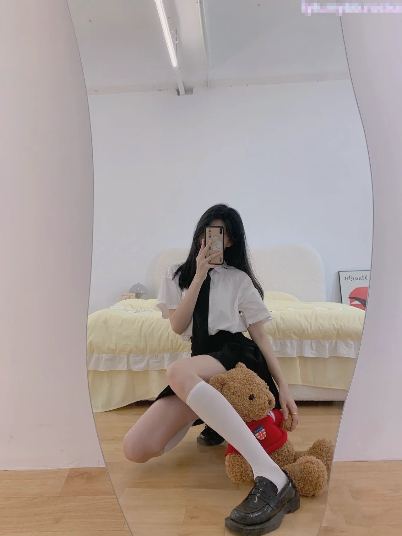 清纯美眉 小贫乳 白虎鲍鱼 被无套输出 小穴太紧只能慢慢抽插