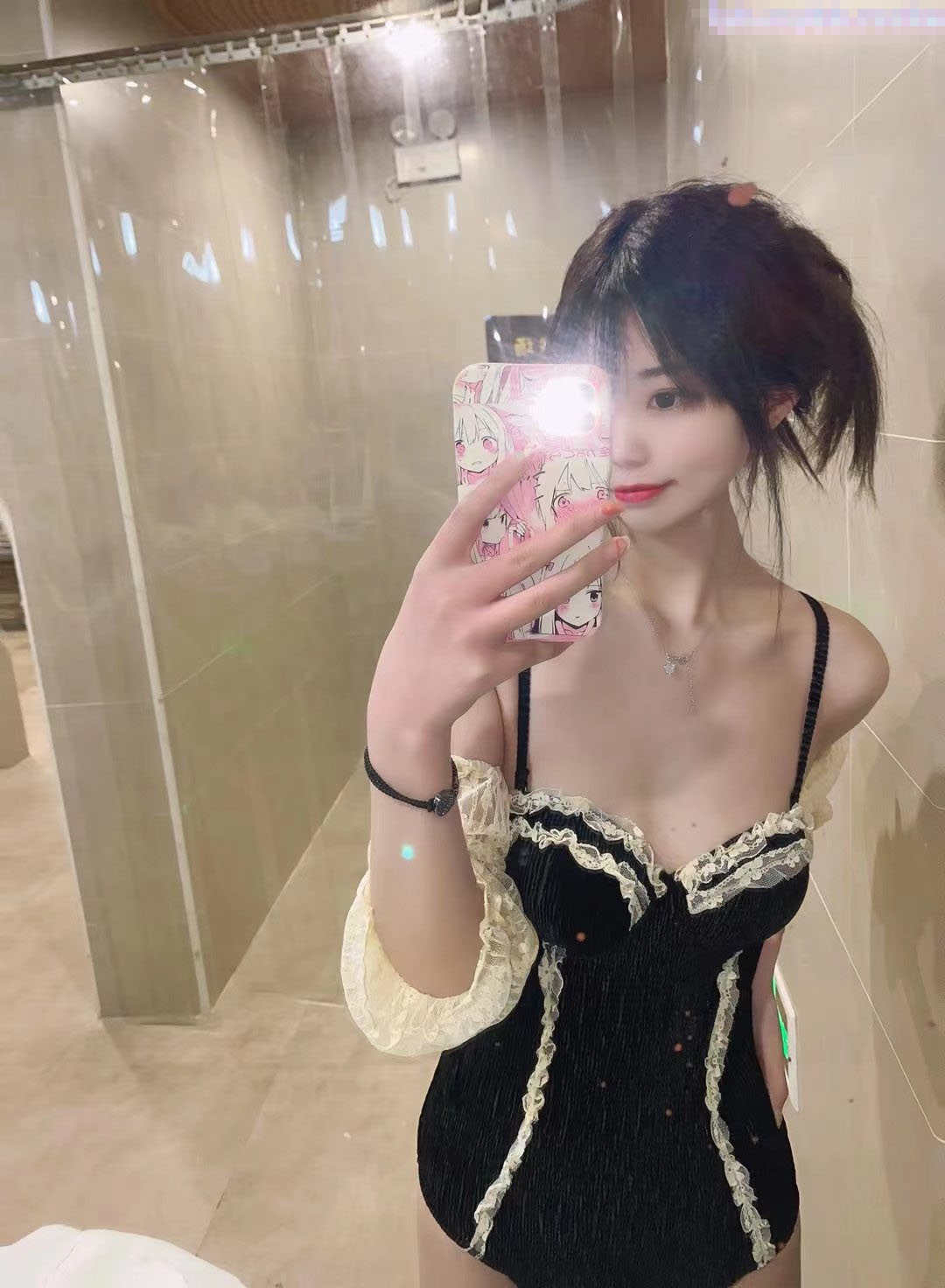 衣服还没脱完被后入一边打屁股一边辱骂用力操，太舒服了