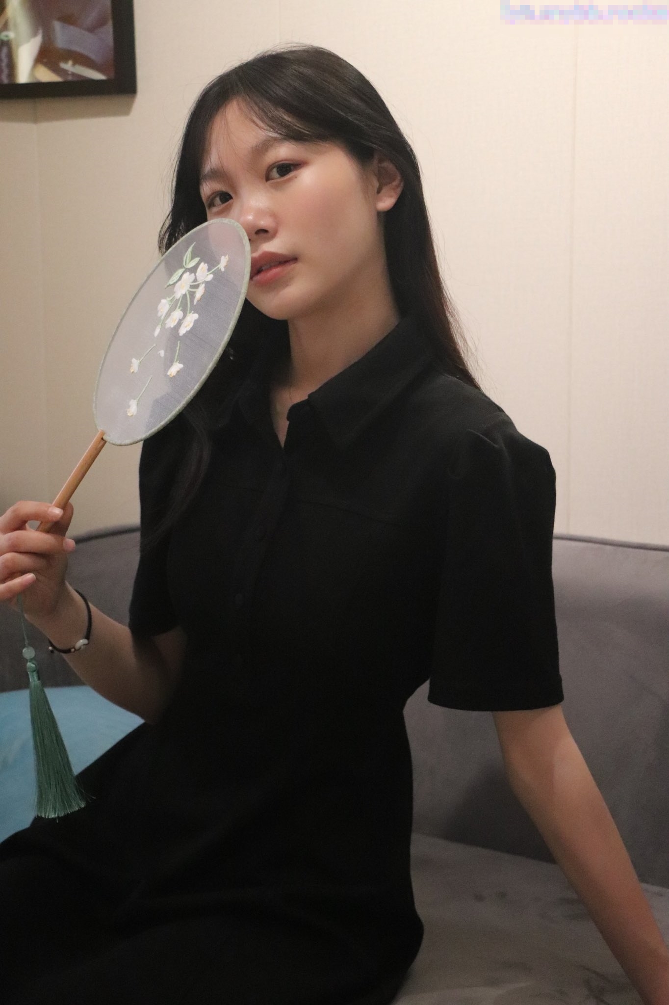 黑丝工作服销魂诱惑 你们对黑丝有没有抵抗力呢？