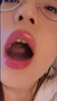 喜欢看着哥哥操我的表情 感觉很满足，射满脸了还不放过 操死妹子了