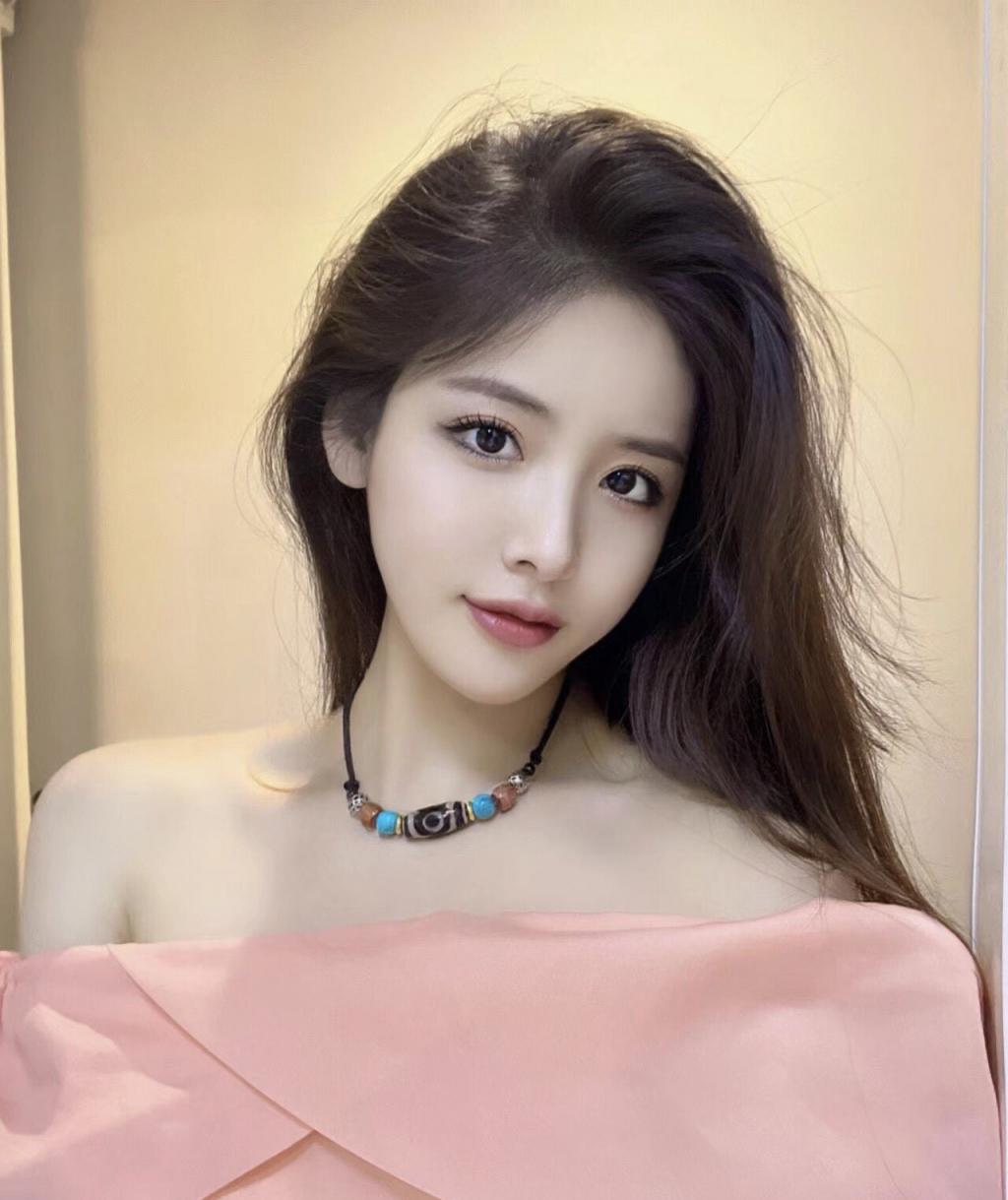 视觉盛宴 肤白如雪 香甜白嫩甜美女神 奶油肌肤!纯欲系少女!青春的肉体,紧实饱满 肆意蹂躏视觉