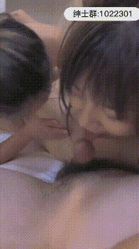 学生妹放暑假出来，翘起老高的屁股，说是这样后入小穴特别舒服！