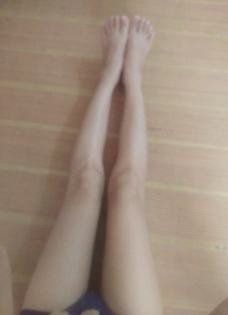 长腿大奶的Y姐，主打歌是寂寞的季节