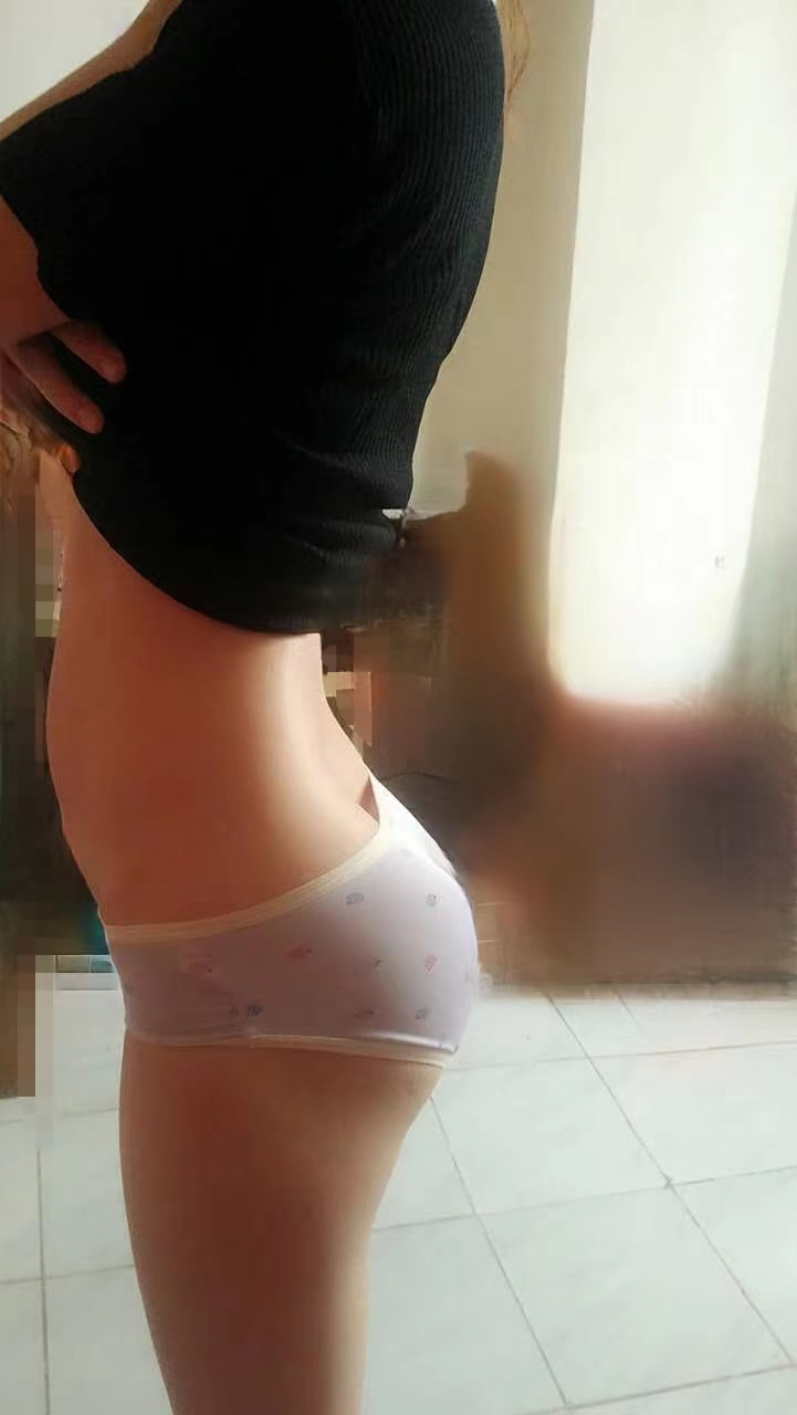 长腿大奶的Y姐，主打歌是寂寞的季节