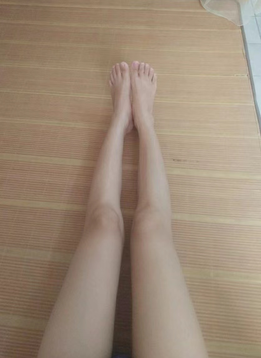 长腿大奶的Y姐，主打歌是寂寞的季节