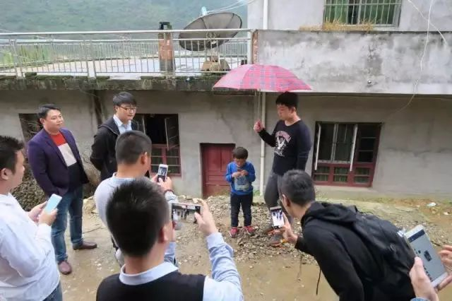 当年被大老板“退养”后，小马云变成了这个样子...