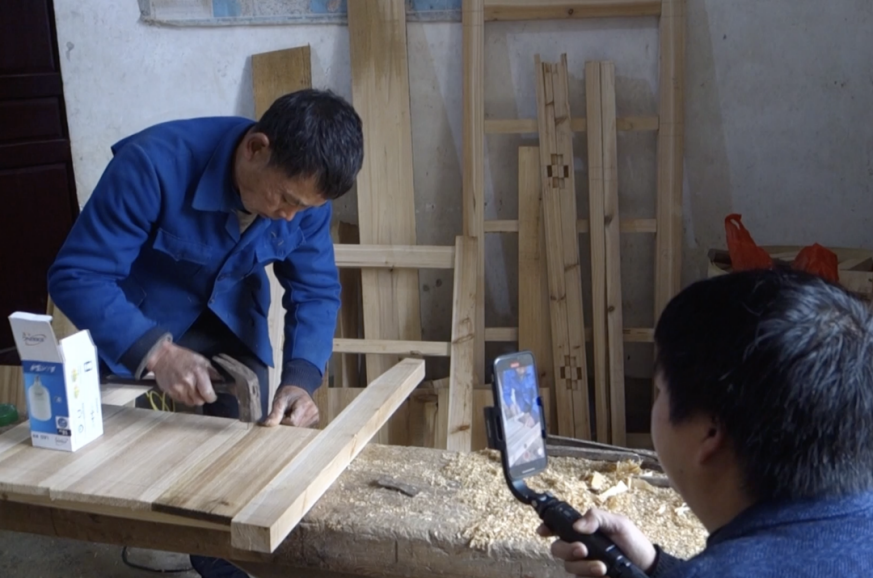 当年被大老板“退养”后，小马云变成了这个样子...