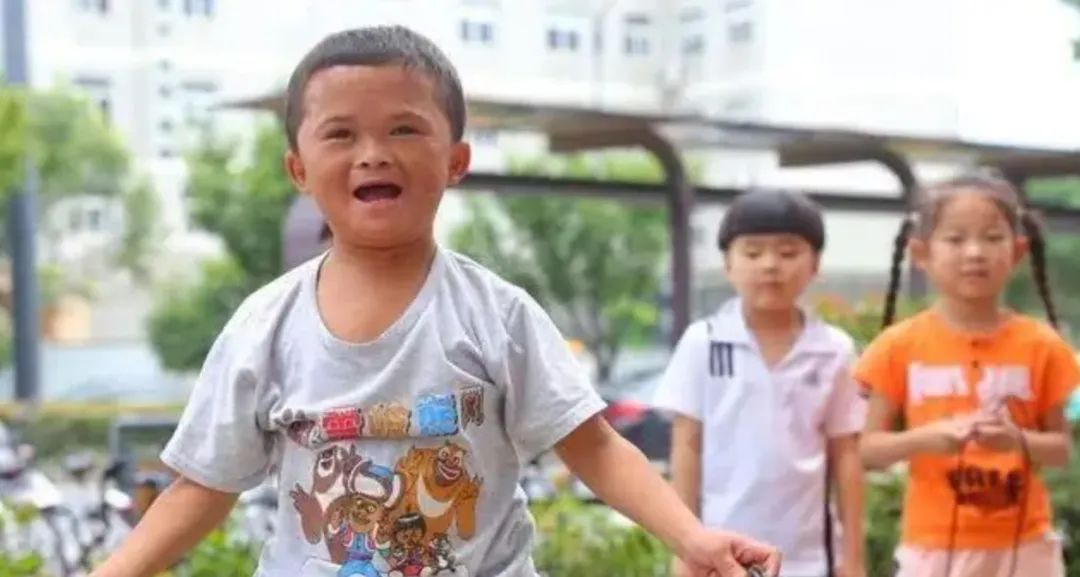 当年被大老板“退养”后，小马云变成了这个样子...