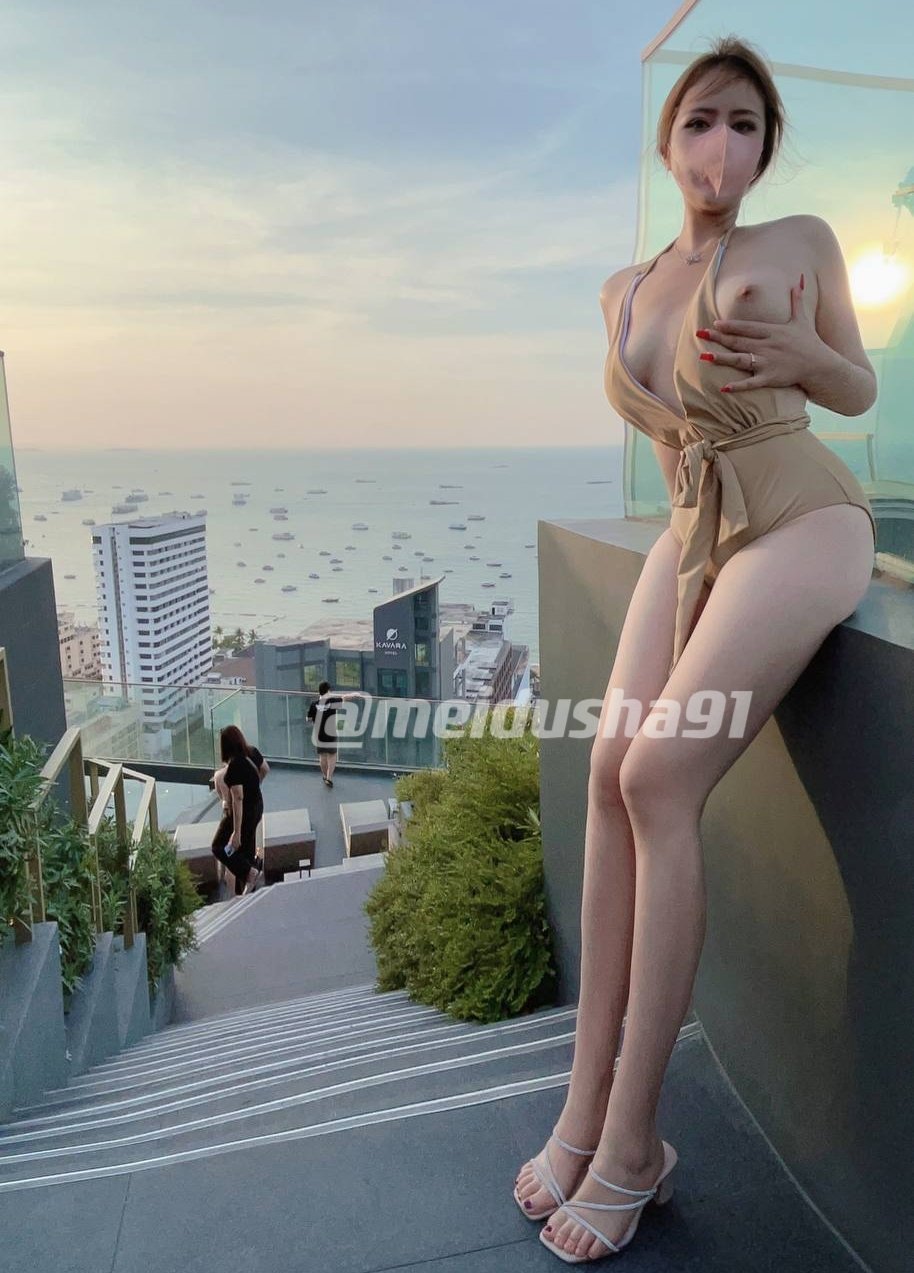 宝藏博主美杜莎❤️长腿丝袜女神｜绿帽满足，多人刺激调教｜记录女神女友被别人玩弄过程