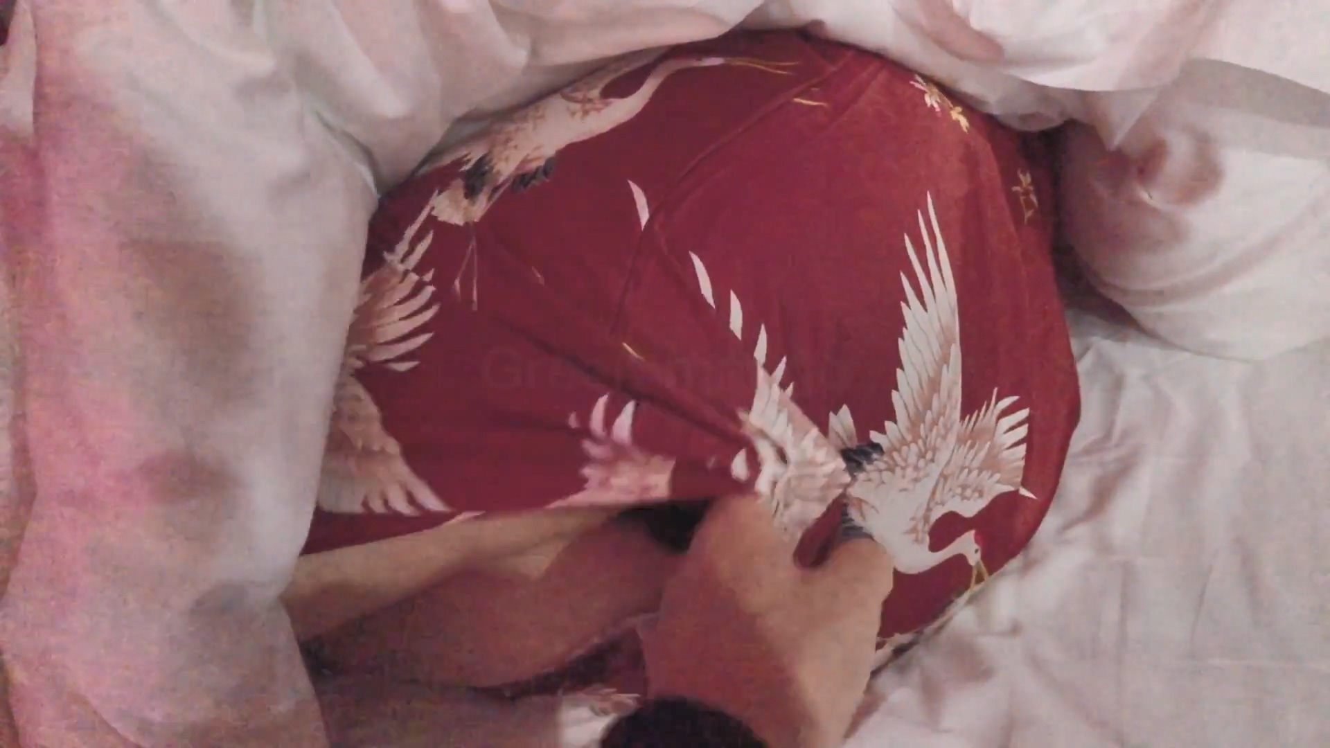 优雅气质尤物人妻〖青芒果〗偷偷进入房间操骚女，配合很默契，AV棒初体验 饥渴性感少妇极度淫骚