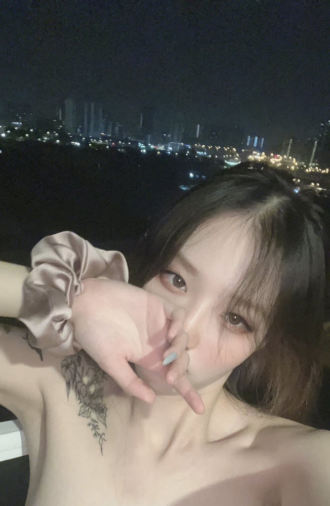 极品大长腿美少女 主打一个清纯 娇小身材,紧实饱满 活力四射 无套中出内射!一逼白浆!