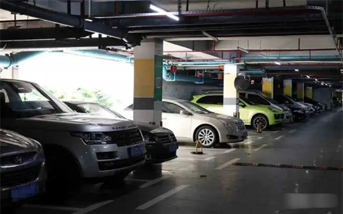 女子与上司车内发生关系，丈夫通过GPS定位抓到，大案发生了...