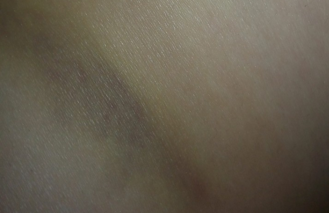 大二女生：被舍友踹私部、跪舔当狗、洗脚洗内裤、暗下避孕药