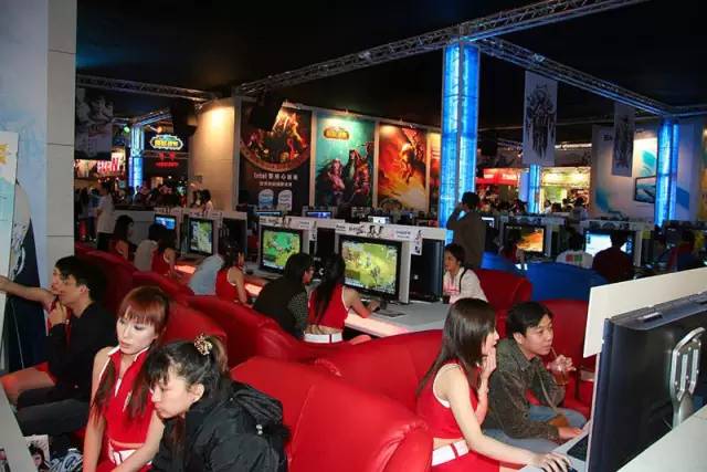 网吧陪玩女乱象：“吸睛”引诱、黑S上班、暗藏擦边球服务