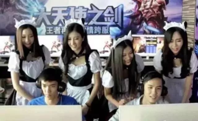 网吧陪玩女乱象：“吸睛”引诱、黑S上班、暗藏擦边球服务