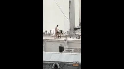 房顶、大街、商场刺激野战，光天化日下淫乱淫语-刺激！