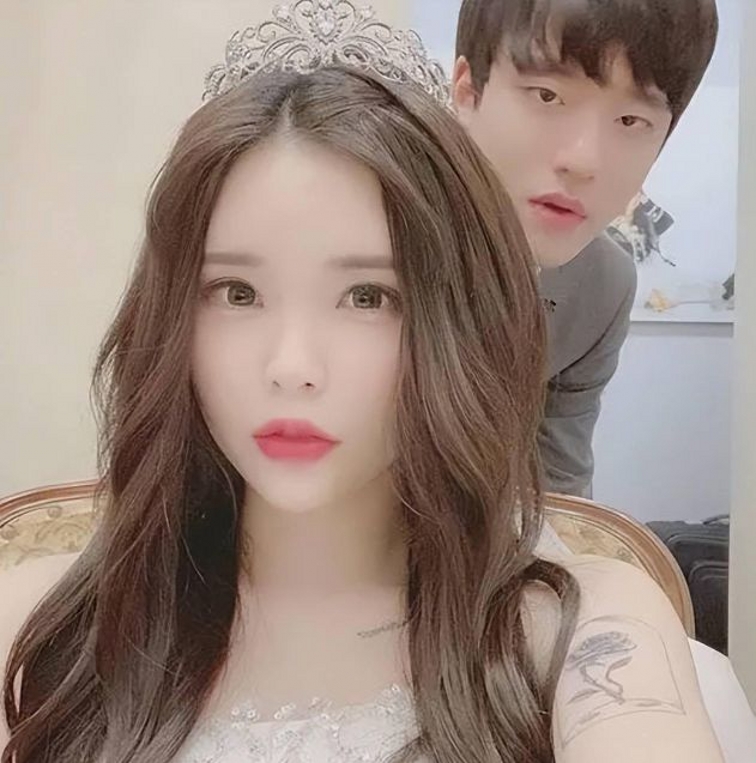 来了来了~LPL前职业选手WE大舅子前妻【yuka金提莫】首次重金啪啪定制 五月新作电动道具轮番上阵