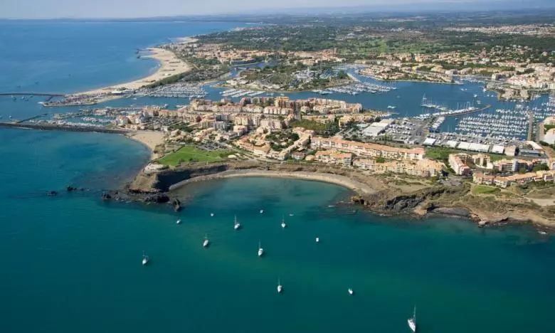 全球最大的裸体小镇，所有男女都禁止穿衣服，违者坐牢罚款！