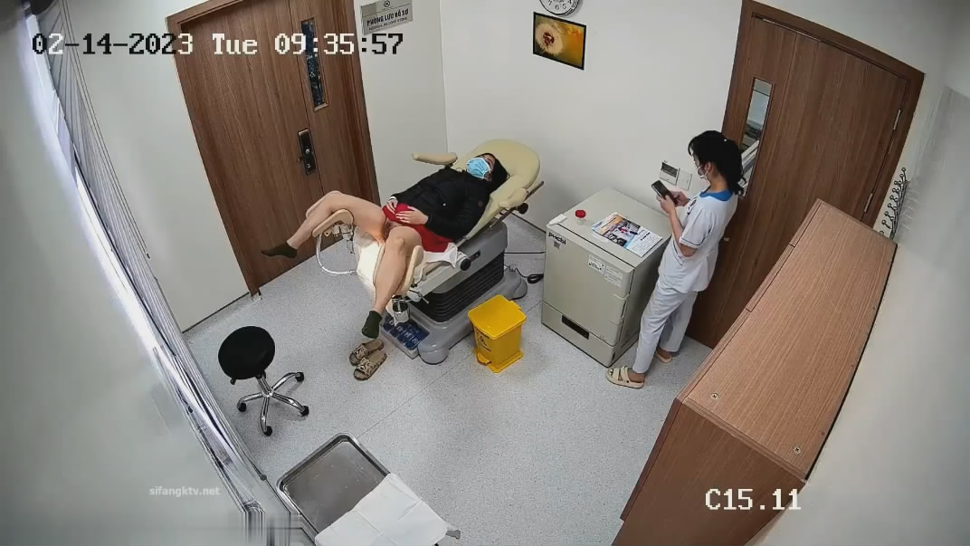 医院妇科检查科摄像头偷拍 几个做阴道检查的年轻美眉