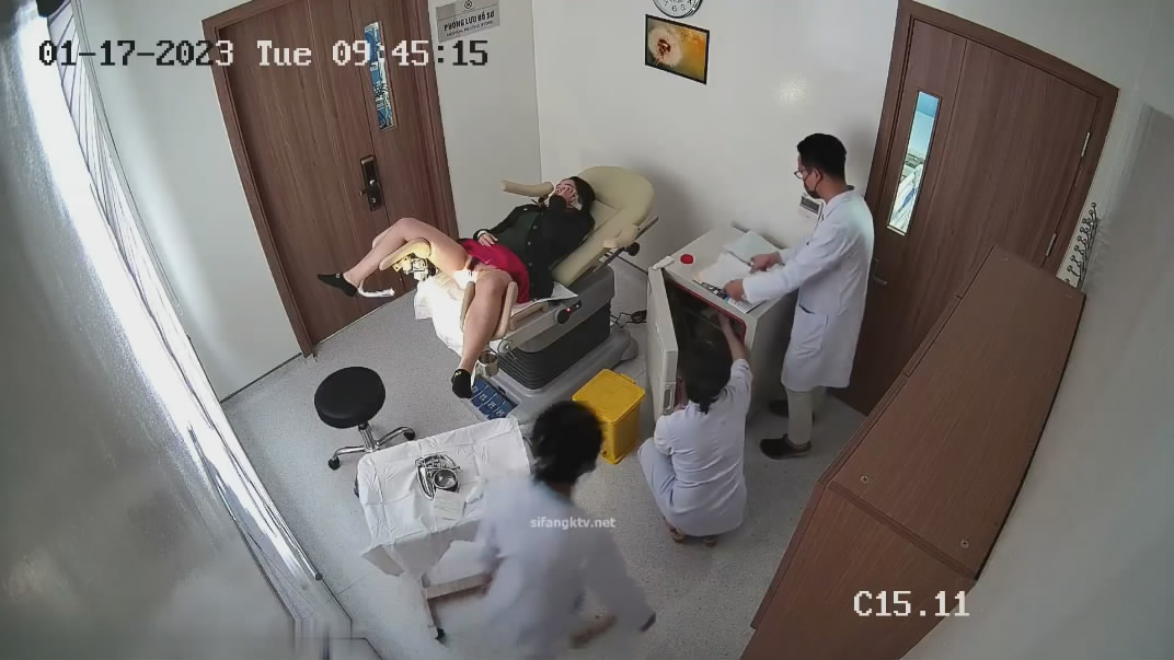 医院妇科检查科摄像头偷拍 几个做阴道检查的年轻美眉