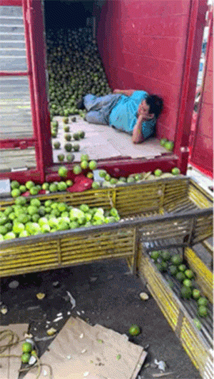 妹子的性感泳衣买家秀！哈哈哈，差点把我看冒火了！