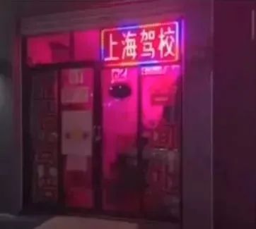 妹子的性感泳衣买家秀！哈哈哈，差点把我看冒火了！