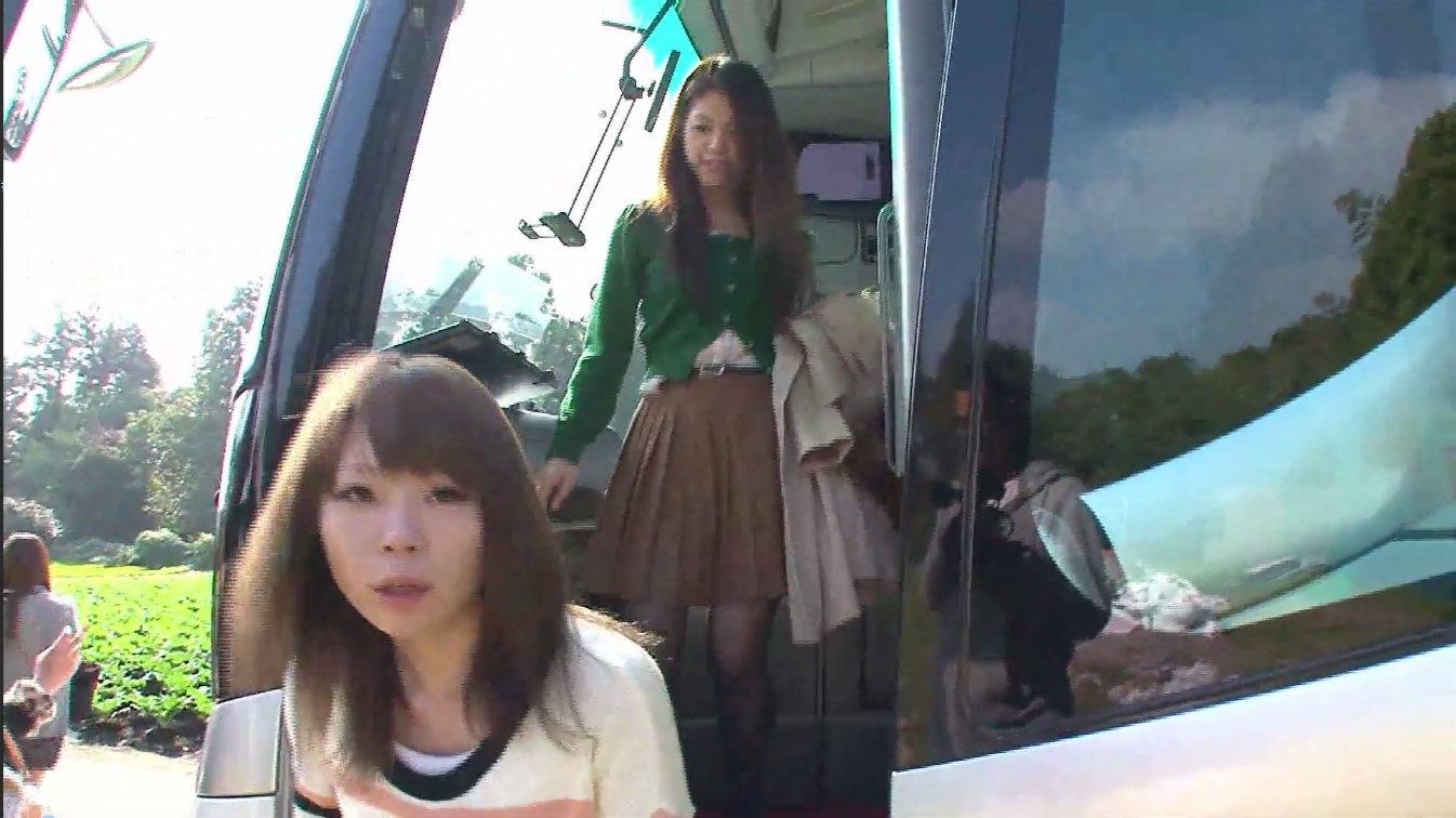 瘋狂的年轻人在健身房集體性交  25名猛男现场PK25名美女