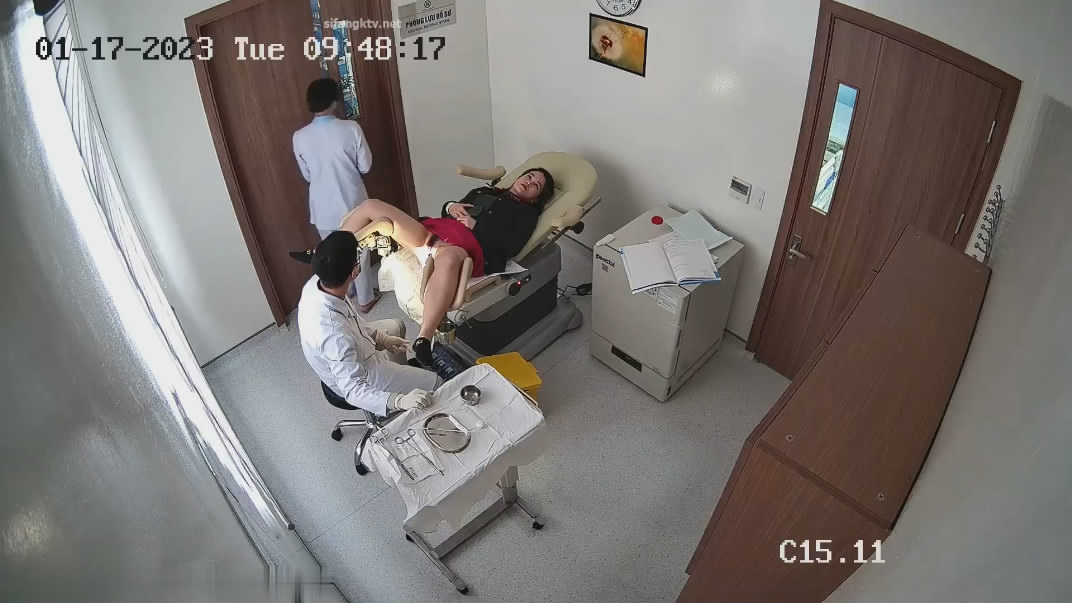 医院妇科检查科摄像头偷拍 几个做阴道检查的年轻美眉