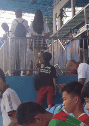 网传飞行员在女厕偷拍空姐被抓？