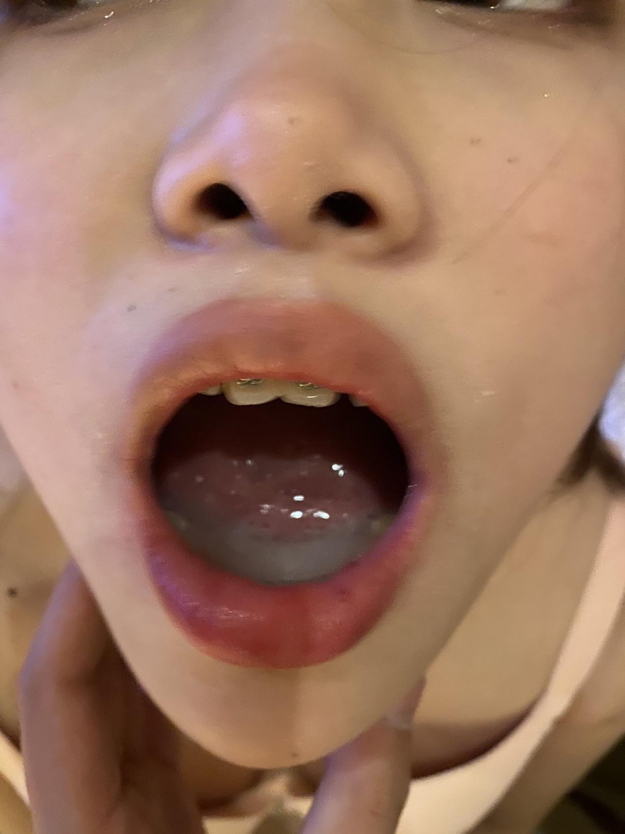 一双漆黑清澈的大眼睛温柔的望向你 柔嫩的樱唇 一张一合之间温柔地吐出馨香的气息 娇喘像唱歌一样动听