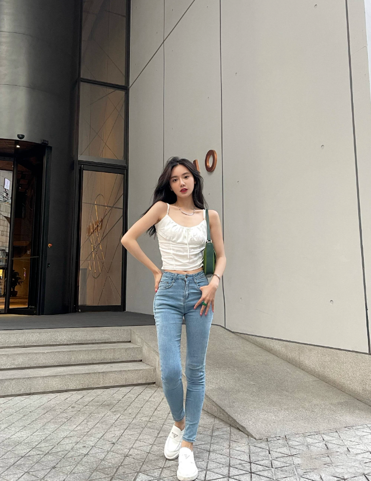 哈登游艇派对，国内四大嫩模投怀送抱