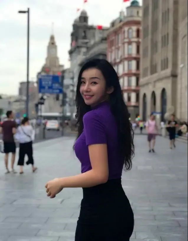 哈登游艇派对，国内四大嫩模投怀送抱