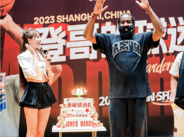 哈登游艇派对，国内四大嫩模投怀送抱