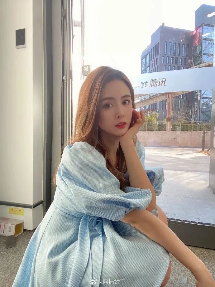 哈登游艇派对，国内四大嫩模投怀送抱