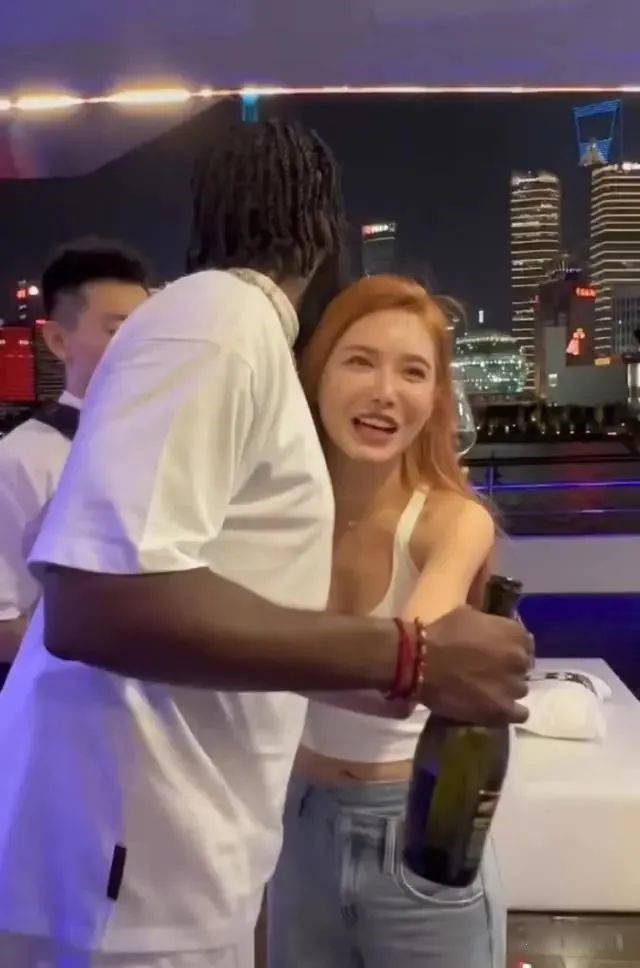 哈登游艇派对，国内四大嫩模投怀送抱