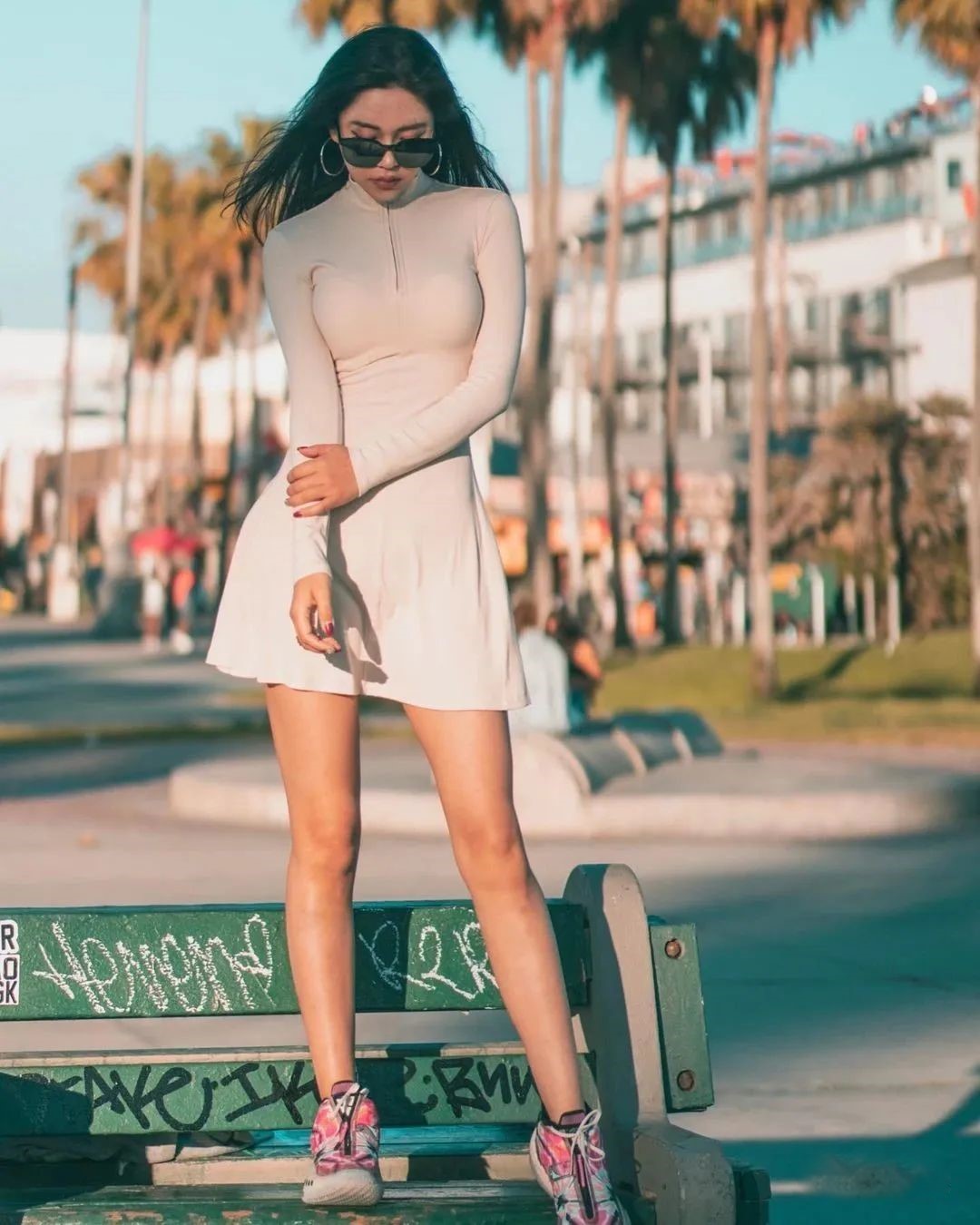 哈登游艇派对，国内四大嫩模投怀送抱