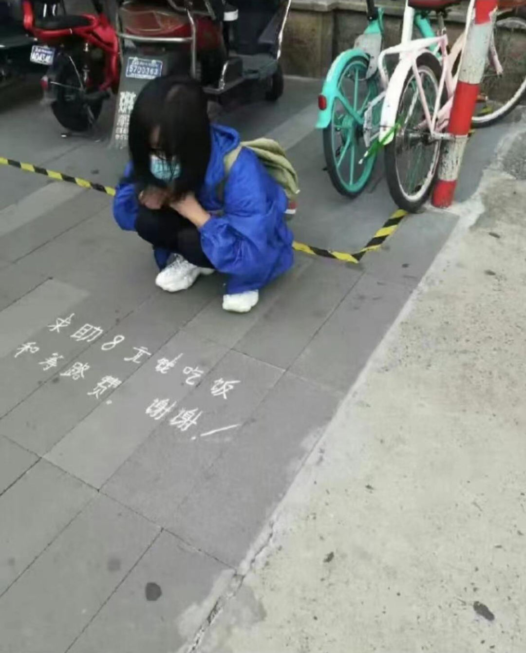 街头这种“求助”的年轻女生，原来都是套路？网友：又中招了