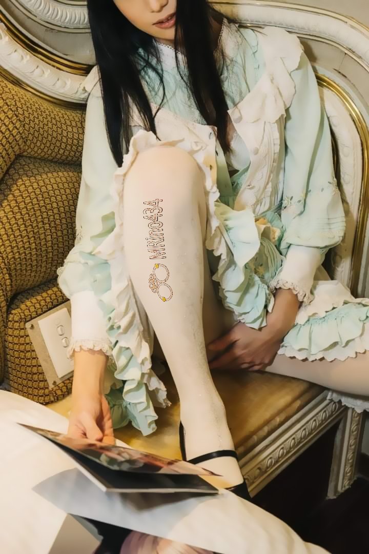 KTV的惊艳时刻 喜欢KTV里的小妹妹吗?嘘~给哥哥看点不一样的 朦胧的灯光与美人最是撩人心