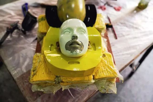 植入AI的充气娃娃工厂,现场颇诡异…