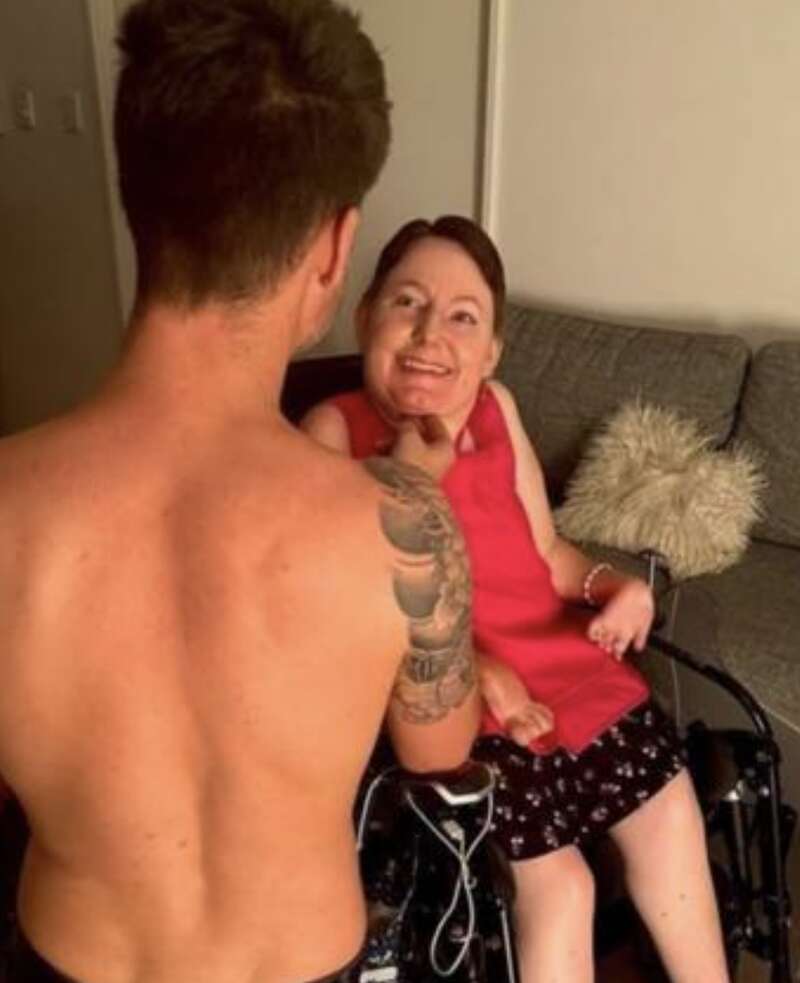 澳女$1.9万找牛郎 曝“初夜”体验:改变我一生